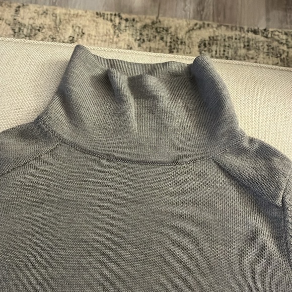 Lululemon sweater - Picture 4 of 7